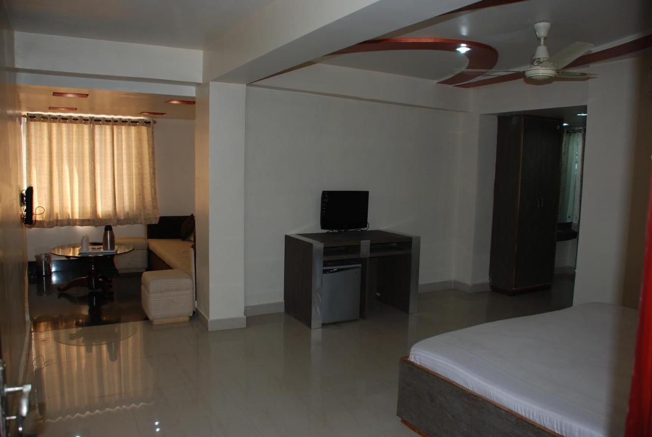 Hotel Grand Arjun Rāipur Extérieur photo