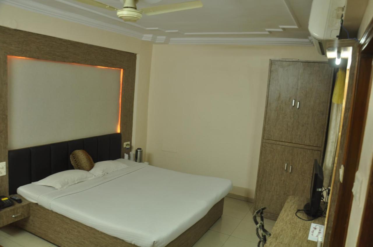 Hotel Grand Arjun Rāipur Extérieur photo