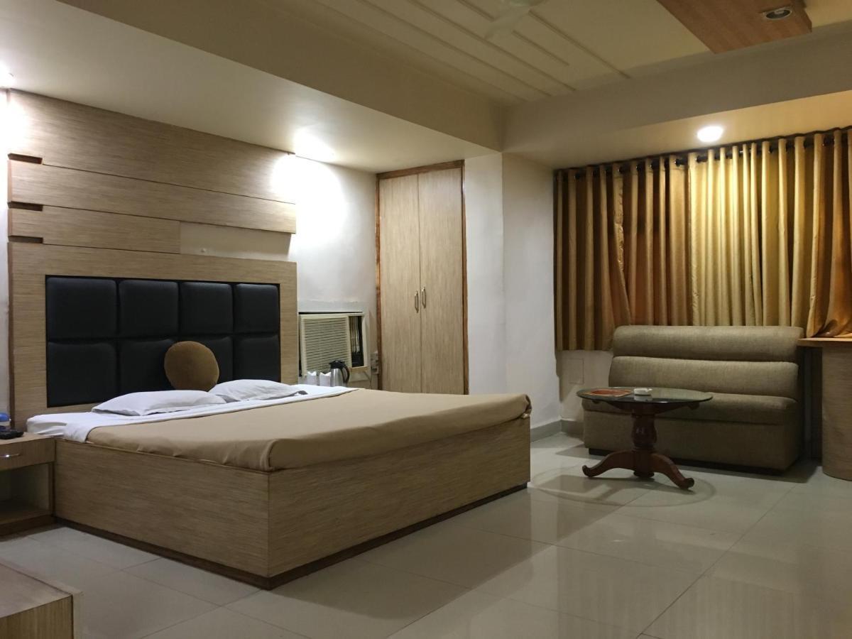 Hotel Grand Arjun Rāipur Extérieur photo