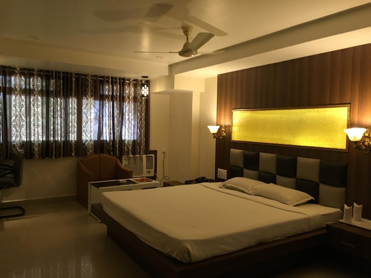 Hotel Grand Arjun Rāipur Extérieur photo