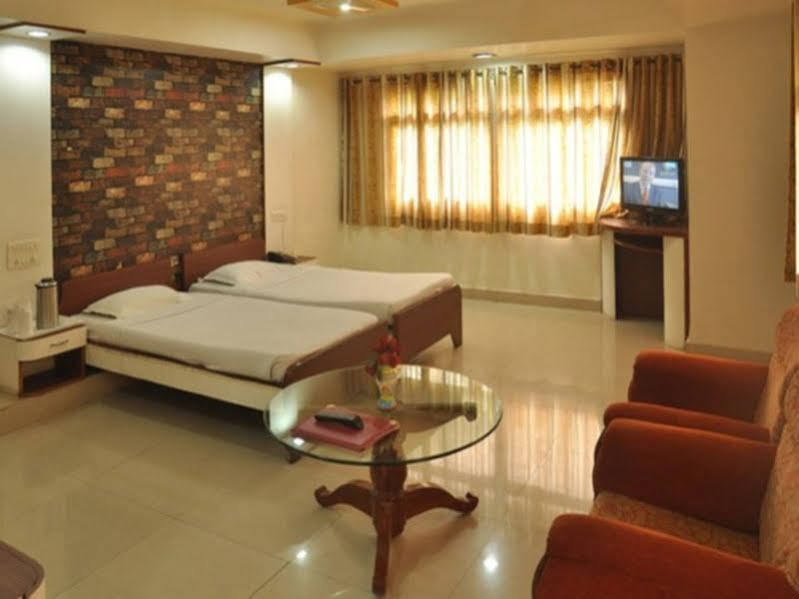 Hotel Grand Arjun Rāipur Extérieur photo