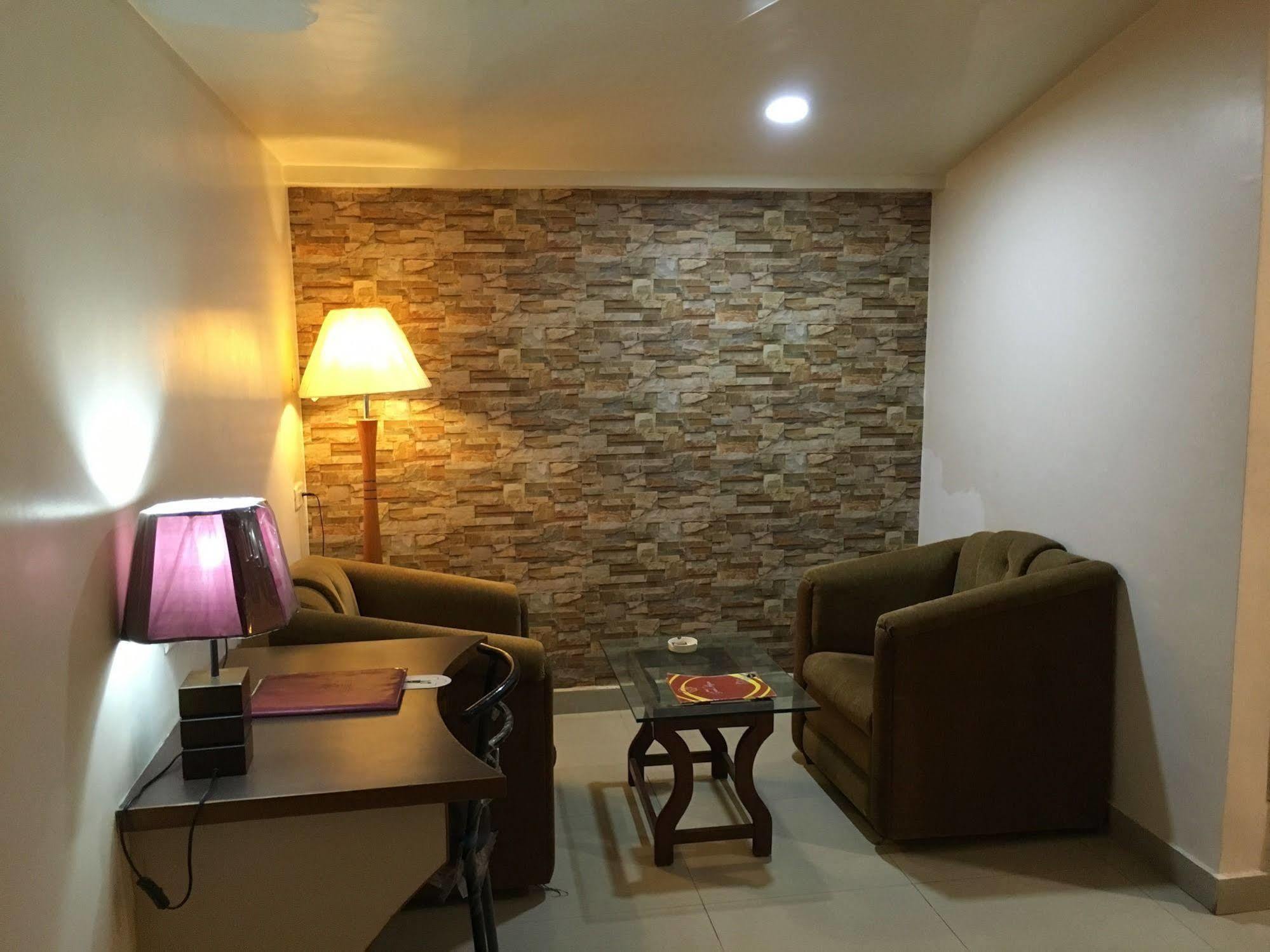 Hotel Grand Arjun Rāipur Extérieur photo