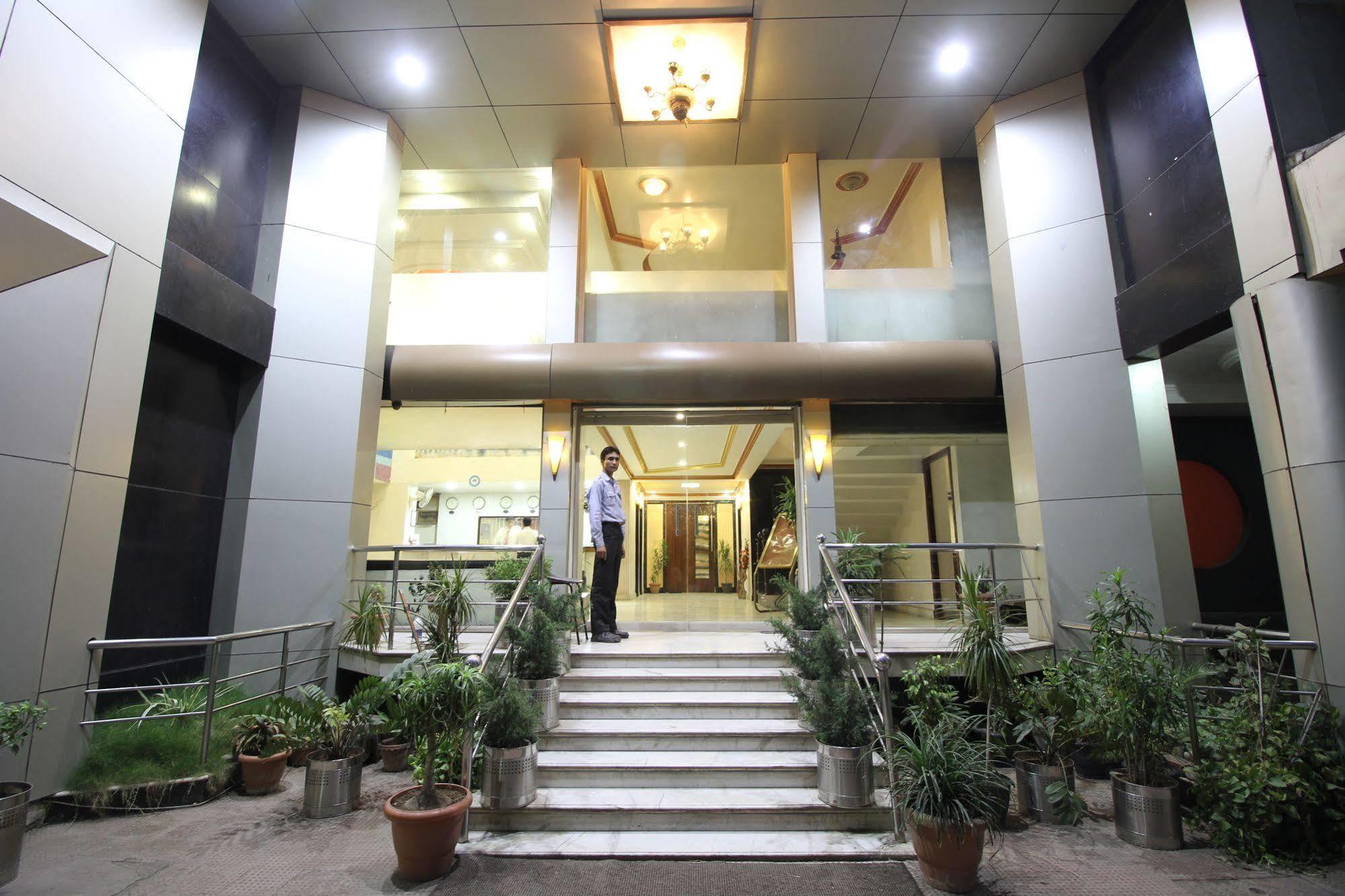Hotel Grand Arjun Rāipur Extérieur photo