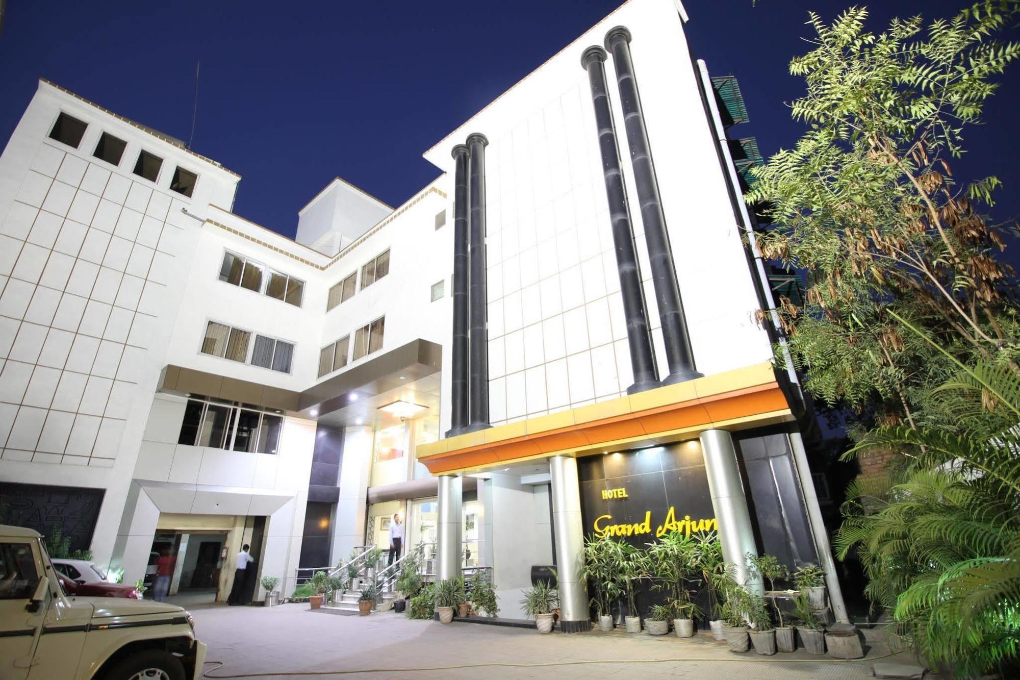 Hotel Grand Arjun Rāipur Extérieur photo